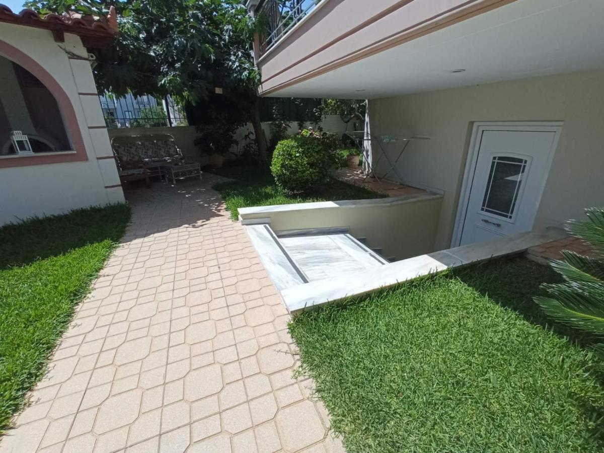 Apartmán Flat With Garden Near Sea, Port And Airport Artemida  Exteriér fotografie
