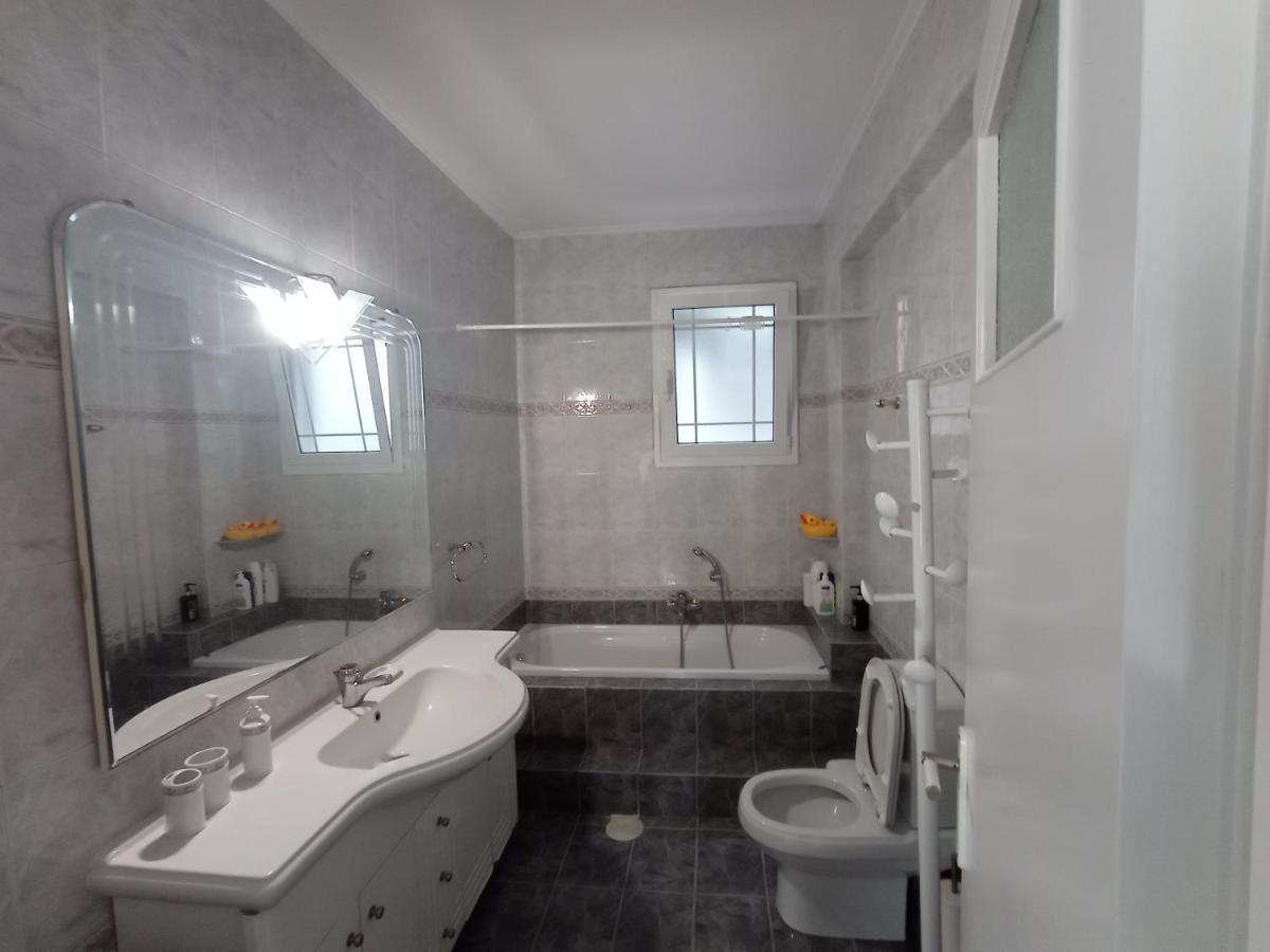 Apartmán Flat With Garden Near Sea, Port And Airport Artemida  Exteriér fotografie