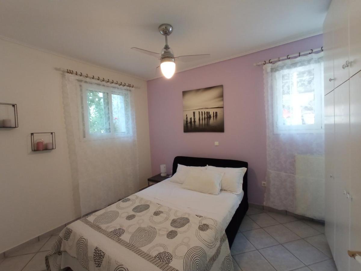 Apartmán Flat With Garden Near Sea, Port And Airport Artemida  Pokoj fotografie