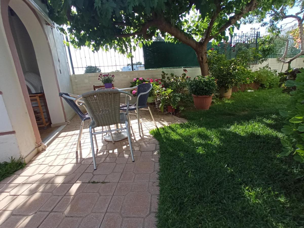 Apartmán Flat With Garden Near Sea, Port And Airport Artemida  Exteriér fotografie