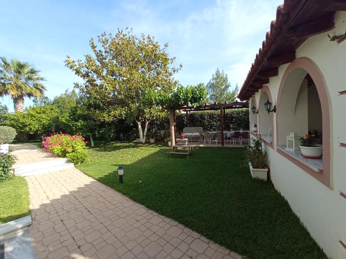 Apartmán Flat With Garden Near Sea, Port And Airport Artemida  Exteriér fotografie