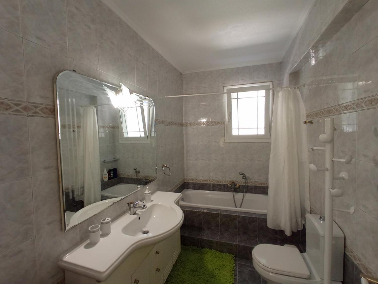 Apartmán Flat With Garden Near Sea, Port And Airport Artemida  Pokoj fotografie
